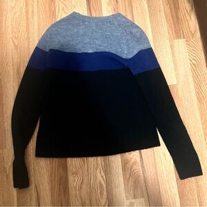 Old Navy Women's Gray, Blue, and Black Crew Neck Sweater